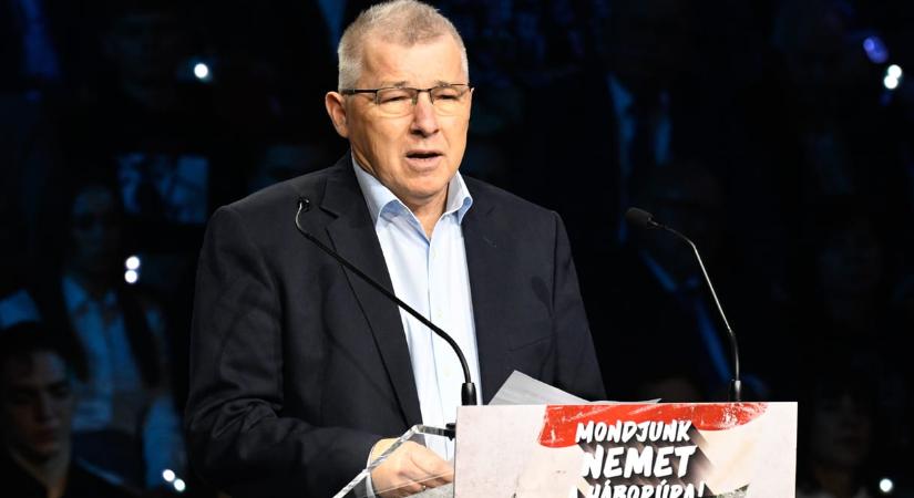 Tízmillió forint támogatást kapott az az alapítvány, aminek a nevében a Fidesz jelöltje osztott ajándékokat