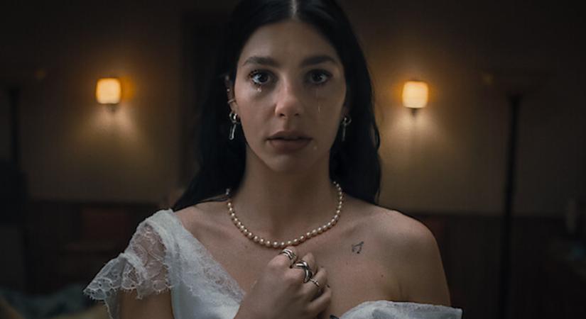 A Netflix új, para horrorjának Stranger Things utalása kiverte a biztosítékot a rajongóknál, ezért nem örülnek