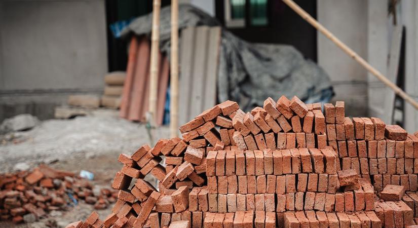 Konténer rendelés Budapesten: amit a legtöbben csak akkor értenek meg, amikor már késő