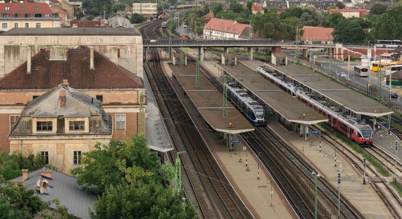 A Budapest-Győr vasútvonallal kapcsolatban tett fontos bejelentést a MÁV-vezér