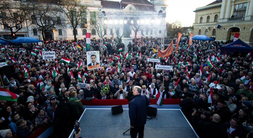 Orbán Viktor Szentesen több ezres tömeg előtt beszélt a választás valódi tétjéről