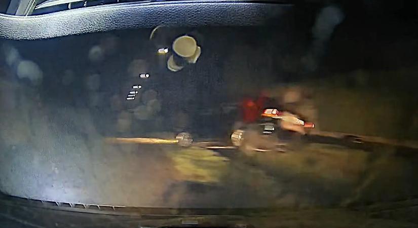 Ittasan és bedrogozva vezetett: kitalálod milyen autó előtt hajtott az árokba?