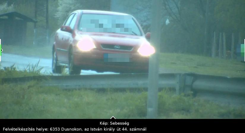 Ráduplázott a legális sebességre, ekkora bírságot kell fizetnie!