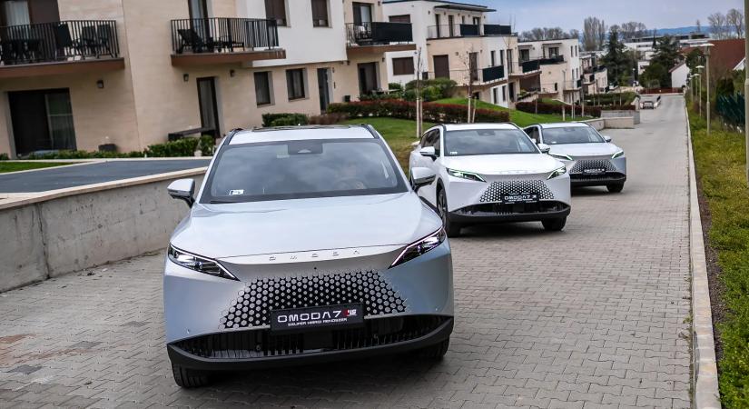 8 év garanciával érkezik az Omoda 7-es! Kipróbáltuk!