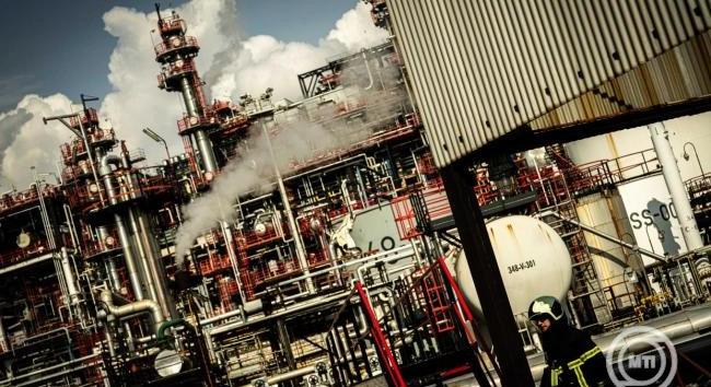 Növeli tuladonrészét az Alteóban a Mol, és kiszáll a Waberer’s-ből