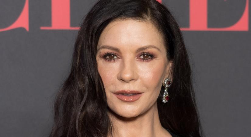 Gyönyörű tiniből a vörös szőnyeg stíluskirálynője - Catherine Zeta-Jones stílusnapló
