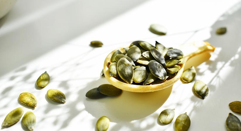 Ezért rágcsálnak egyre többen tökmagot napközben