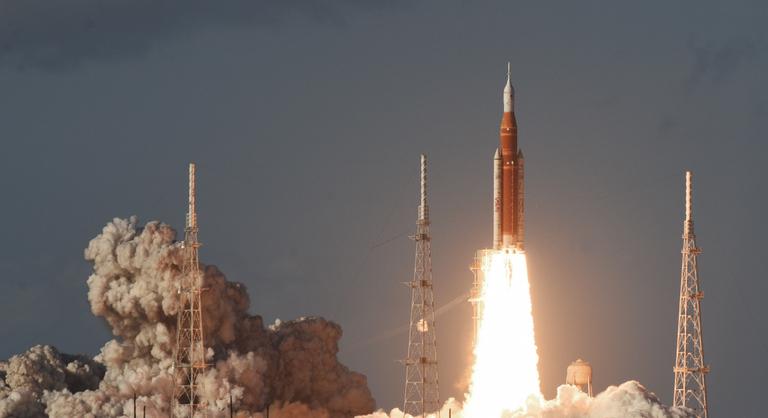 Történelmi pillanat: 53 év után újra elindult az ember a Hold felé