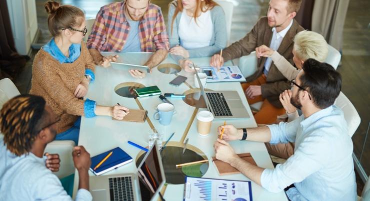 Eltűnnek a klasszikus csapatok: a Meta új munkamodellje mindenkit érinthet