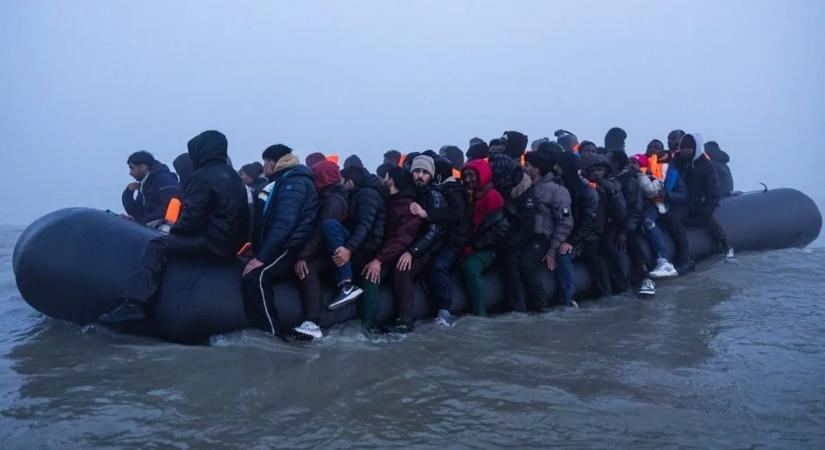 Az elit homokba dugja a fejét az illegális migrációval kapcsolatban