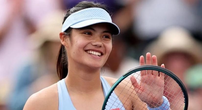 Véget kell vetnie a csapodár életnek! Emma Raducanu mintha csak a bájos mosolyával akarna hódítani