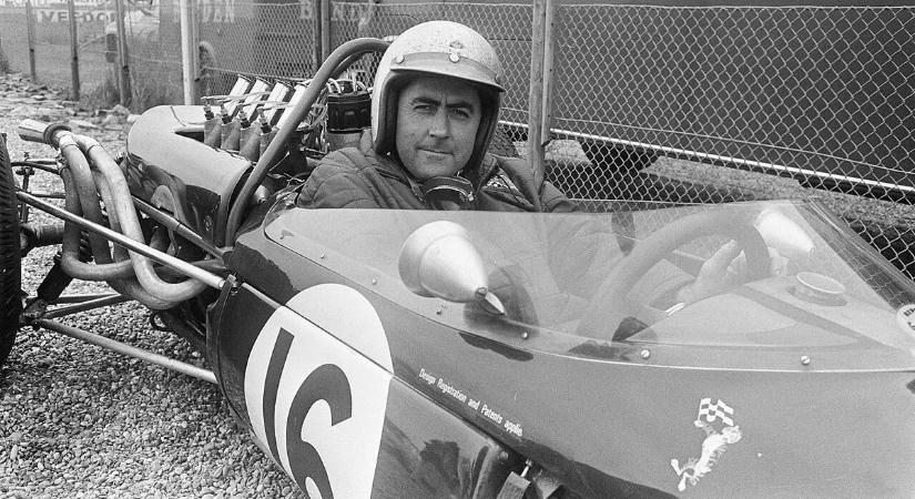 Száz éve született a Forma-1-es bajnok, aki a saját csapatával ért fel a csúcsra