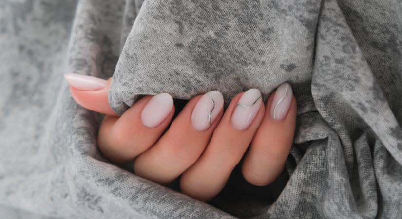 Ez a 6 legmenőbb visszafogott körömtrend, amit neked is ki kell próbálnod áprilisban