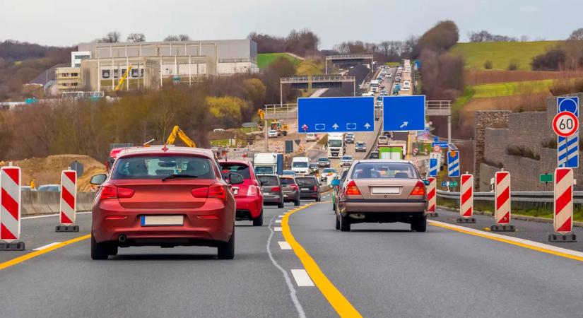 Így kell közlekedni az autópálya-építkezésnél
