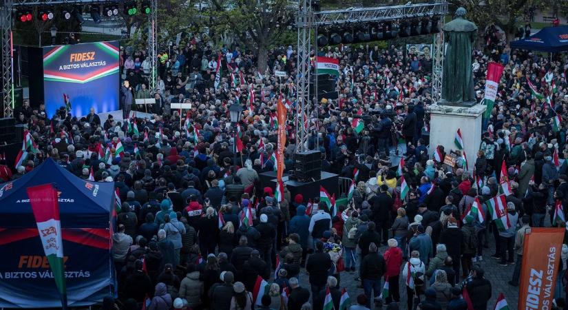 Újra győzni fogunk! - Orbán Viktort lélegzetelállító tömeg fogadta Szentesen