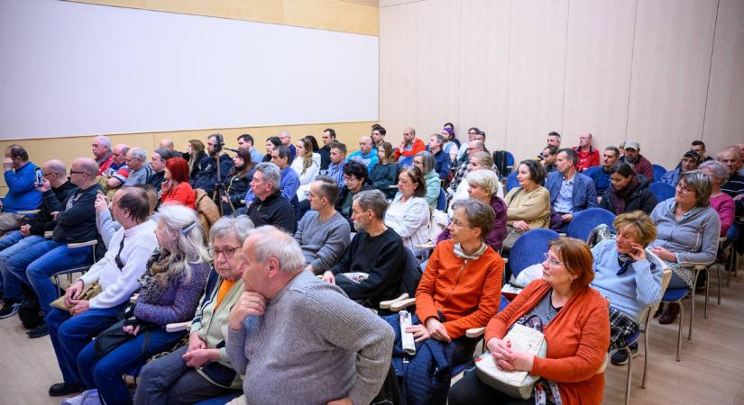 Akkumulátorgyárak, vendégmunkások, devizahitelesek, oltások: így határolódna el a Mi Hazánk a Fidesztől és a Tiszától