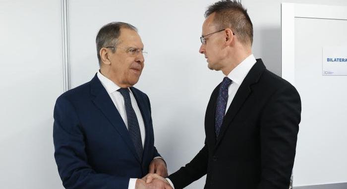 Orbán veresége Trumpot is gyengíti, amit el akarnak kerülni