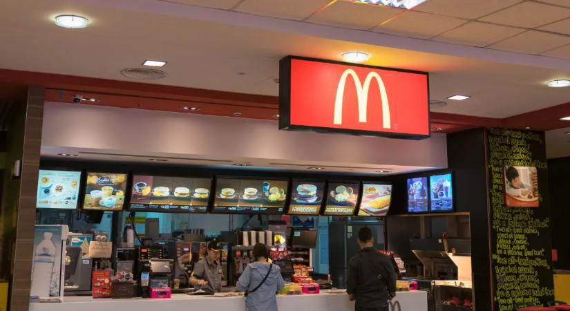 Fertőtlenítőszert kapott víz helyett a Mekiben egy 2 éves kisfiú: beleivott