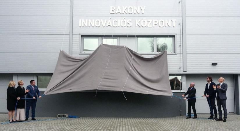 Modern tanműhely segíti a jövő szakembereit Veszprémben (galéria  videó)