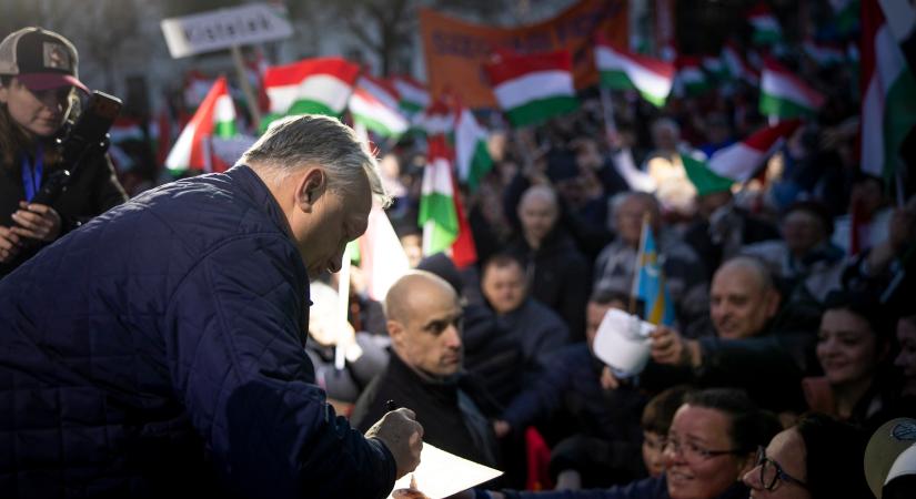 Orbán Viktor szerint győzelemre áll a Fidesz, lefelé folyik a Tisza