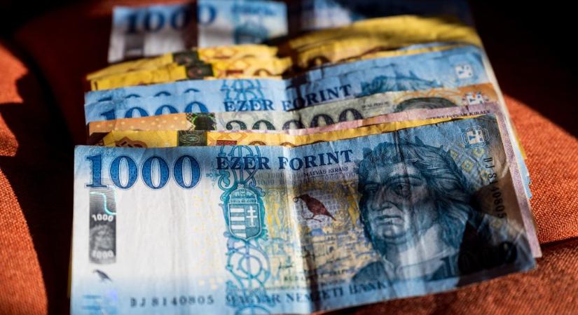 Gyengült a forint csütörtök reggelre