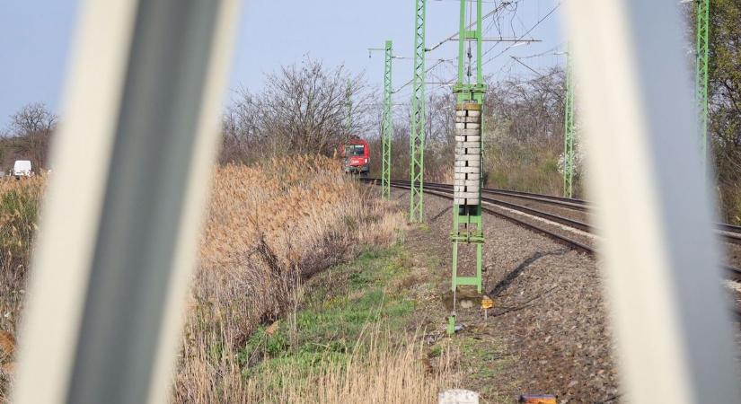 Halálos tragédia a síneken: órákra leállt a vonatközlekedés Ceglédnél