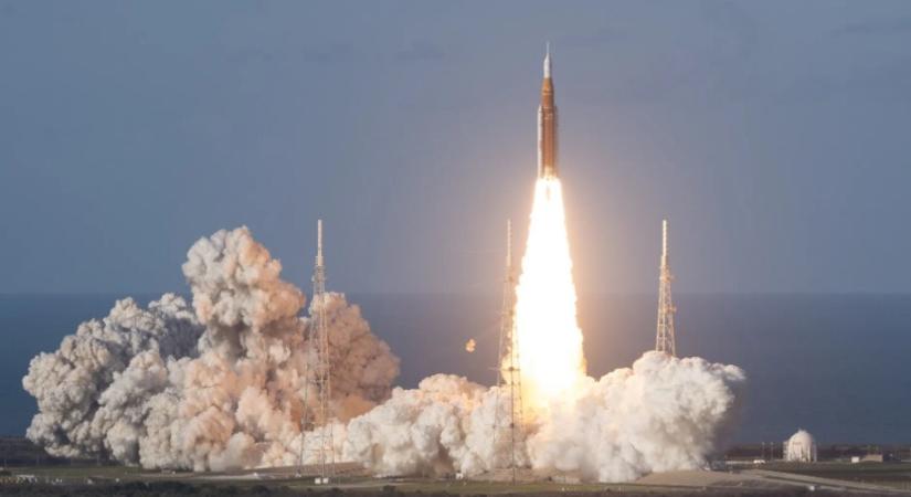 Úton a Hold felé az Artemis–2 legénysége