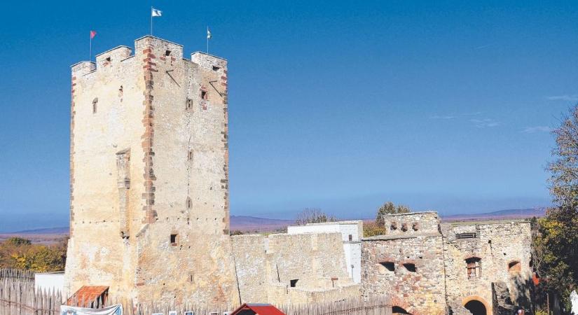 Eddig soha nem látott kép került elő a Kinizsi-vár utolsó Királynéjáról