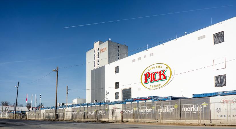 Felkerült a jól ismert PICK logó az új szegedi gyárra