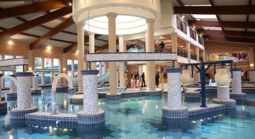 Dél-balatoni luxus: újranyitott a népszerű fürdő, mutatjuk az árakat