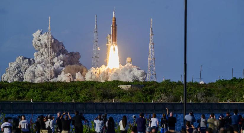 Történelmi pillanat: sikeresen elstartolt az Artemis II