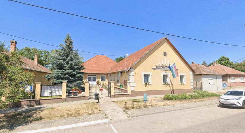 Magyar Péter: 12 éves gyerekkel hordathatott ki szórólapokat egy polgármester – a településvezető tagad és feljelentést ígér