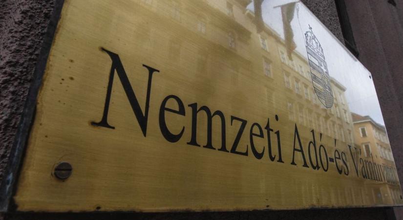 Adathalász csalások tarolnak: így verhetnek át a NAV nevében – erre figyeljen