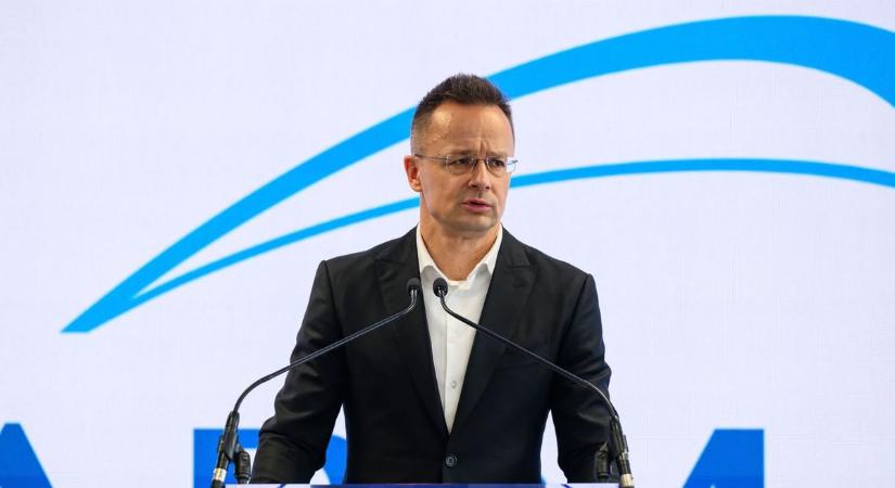 „Látszik, hogy a Tisza Párt nem válogat az eszközökben” – Szijjártó kőkemény választ adott Magyar Péterék brüsszeli lobbizására (VIDEÓ)