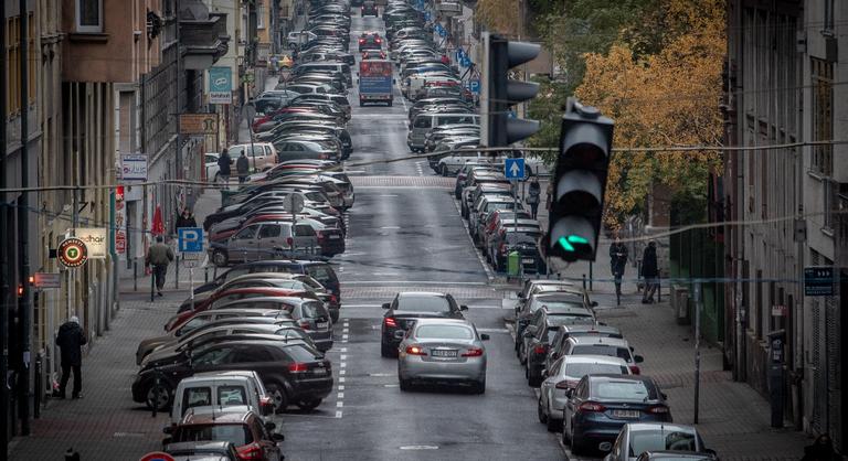 Fontos határidő közeleg, figyelmezteti a NAV az autósokat