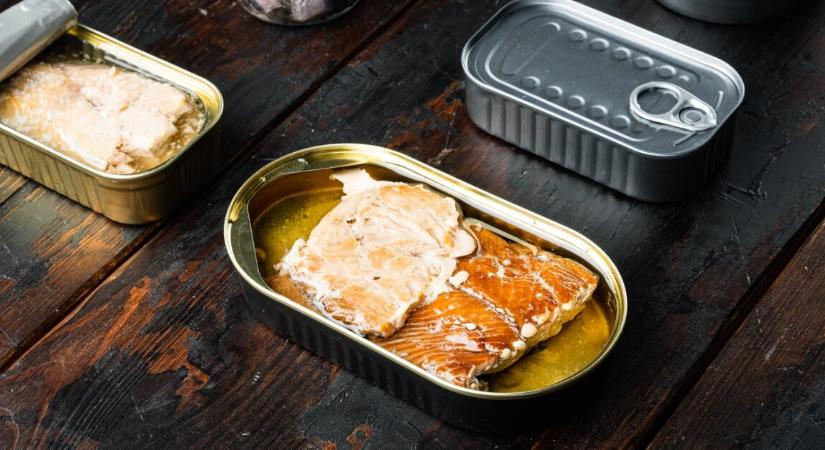 Felbontottak egy 40 éves lazackonzervet – ez volt benne