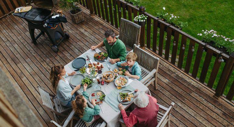 Hogyan ne essünk egymásnak az ünnepi asztalnál idén húsvétkor?