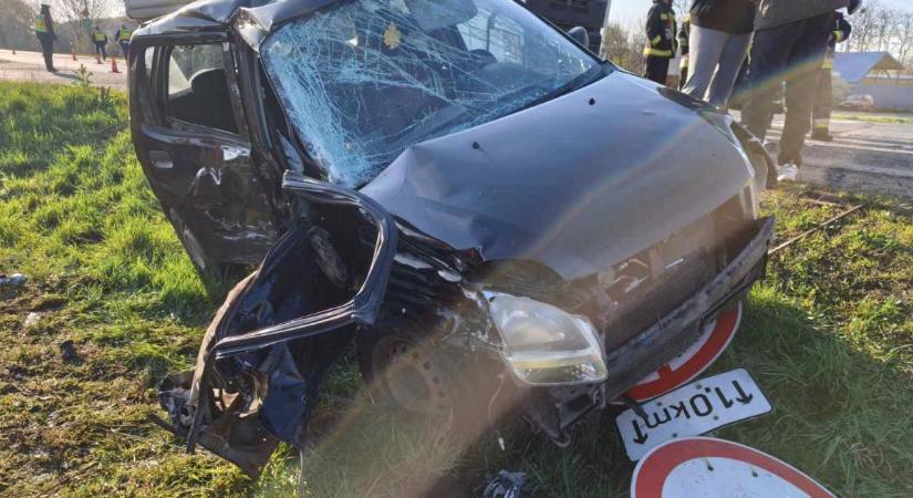 Halálos baleset Hajdú-Biharban: kamionnal ütközött egy autó Biharkeresztes közelében