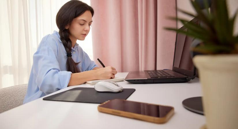 Drámai brüsszeli felhívás: otthoni munkát és kevesebb autózást kér az EU az olajválság miatt