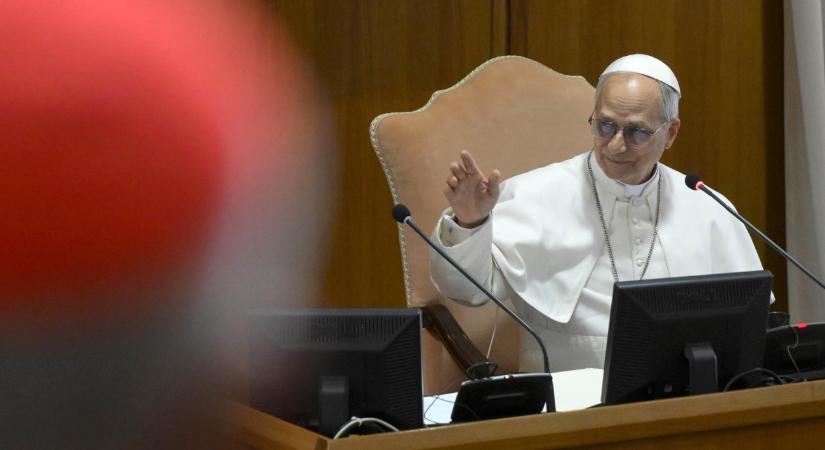 Kiderült, kinek mos lábat a pápa