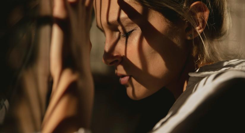 Hogyan éld meg a szomorúságot egészségesen? A perspektívaváltás sokat segíthet