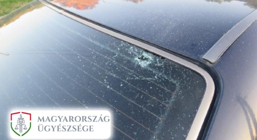 Ragaszkodott hozzá, hogy az úttesten szeretne gyalogolni