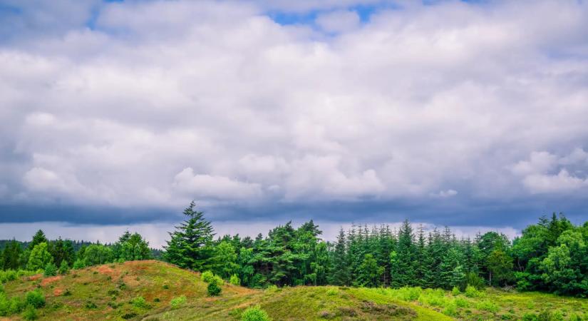 Szeszélyes fordulat az időjárásban: napsütés után viharos szél és eső érkezhet
