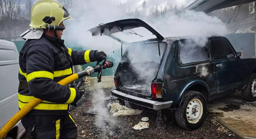 Kigyulladt egy gépjármű Kárpátalján