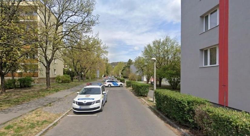 Rendőri erők az egyik pécsi iskolánál – egy diák riasztotta a hatóságokat