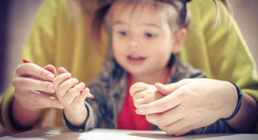 Csaknem 12 millió forint értékű támogatással segítik az egyszülős családokat