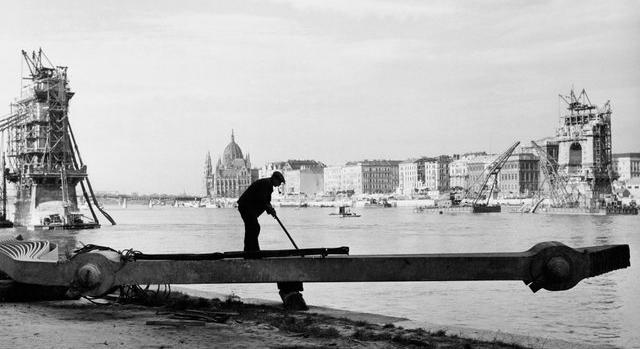 Robert Capa 1948-as magyarországi fotóiból nyílik kiállítás