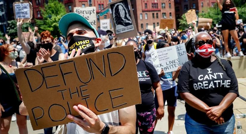 Külföldről importált rendőrellenesség: így támadja a baloldal a rendőrséget