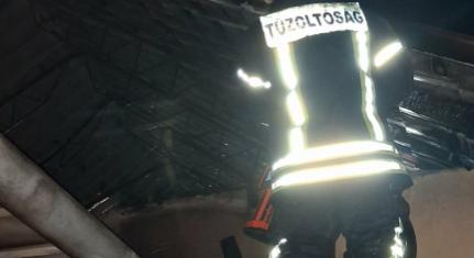 Kigyulladt egy melléképület Tiszasülyön, a lángok a lakóházra is átterjedtek