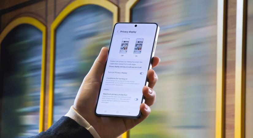 Az európaiak több mint fele belepillant idegenek telefonjába nyilvános helyeken